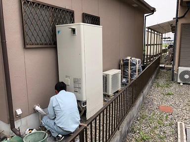 本日、”エコキュート”お取替えです。